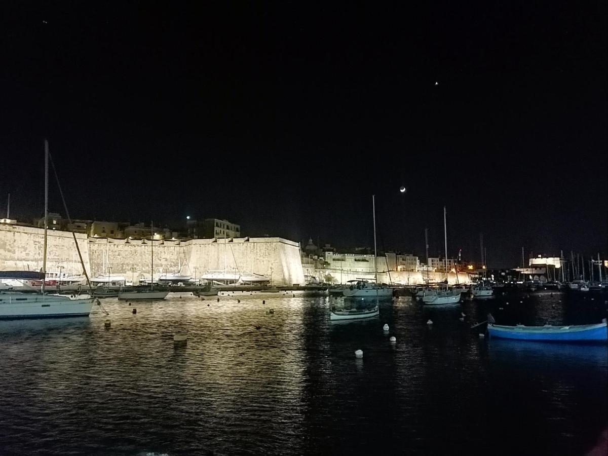 Vittoriosa' Seafront 2 Bed Highly Furnished Apartment Eksteriør billede