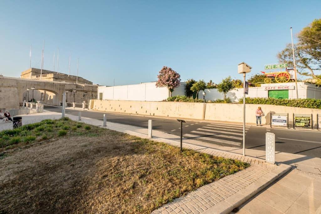 Vittoriosa' Seafront 2 Bed Highly Furnished Apartment Eksteriør billede